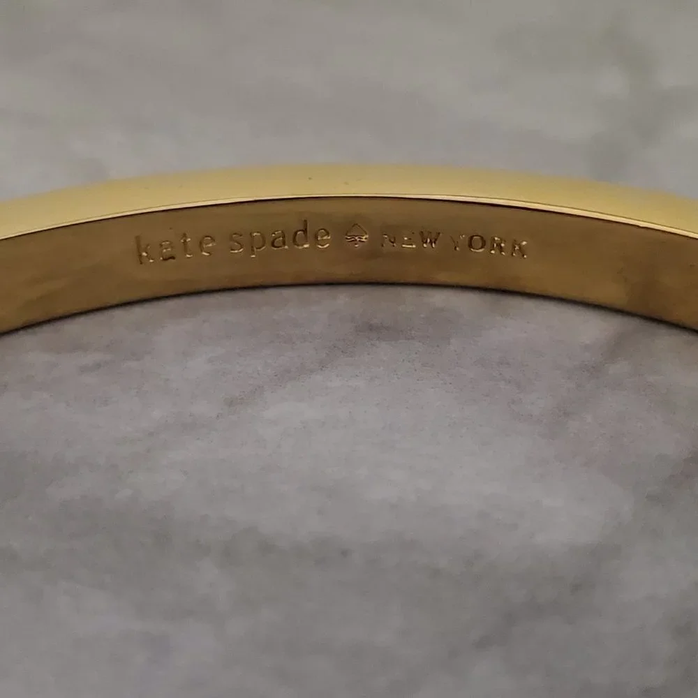 ✨ Kate Spade Rhinestone Pave Bow Gold Hinged Bracelet ✨ - Picture 9 of 10
